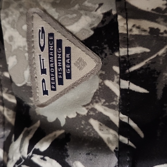 Womens Columbia PFG shorts - Picture 3 of 5